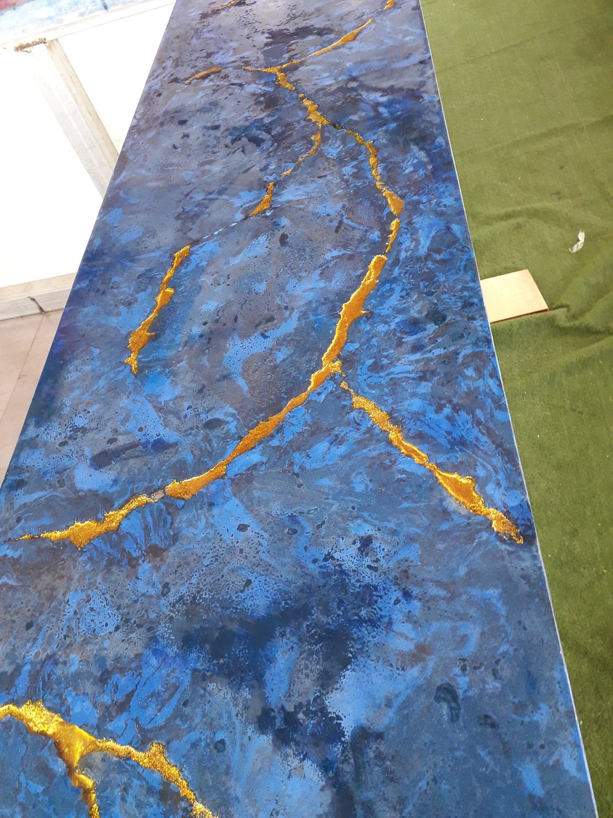 Acabado Azul Lapislázuli con vetas doradas